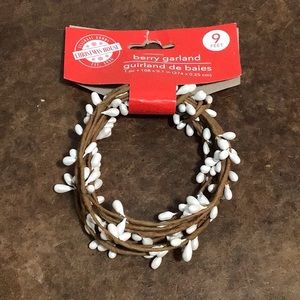 Christmas House Berry Garland 9 Ft